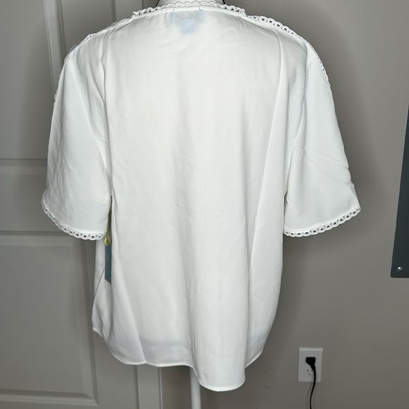 Cece Eyelet Trim Moss Crepe Top - Picture 3 of 8